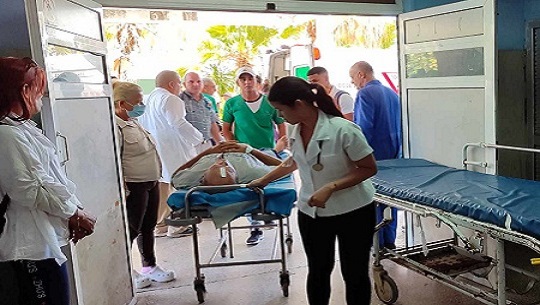 Recepciona el Hospital Gustavo Aldereguía a lesionados en accidente masivo