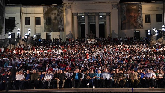 Asiste Díaz-Canel a velada en tributo a Fidel