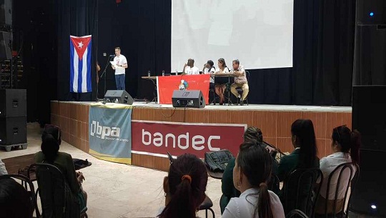 Dialogan jóvenes del sector bancario en Cienfuegos sobre oportunidades de desarrollo económico