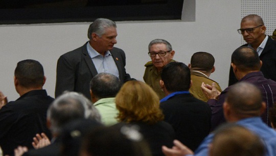 Raúl y Díaz-Canel en Sesión Plenaria del Parlamento
