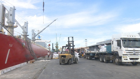 Llegó a Cienfuegos barco con arroz para canasta familiar