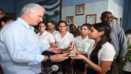 Visita Díaz-Canel centros educacionales y productivos de Mayabeque