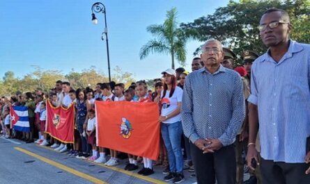 Pueblo santiaguero homenajeó a José Martí en Santa Ifigenia