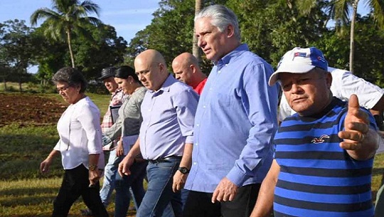 Visita Díaz-Canel centros económicos de central provincia de Cuba