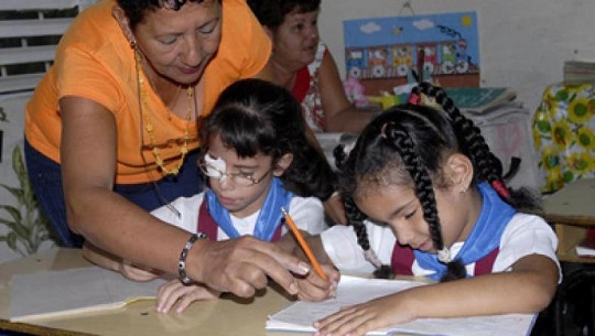 Calidad y atención al docente, prioridad de la educación en Cuba