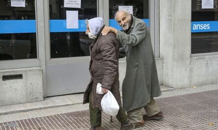 En Argentina suspenden el acceso a créditos sociales para jubilados y pensionados