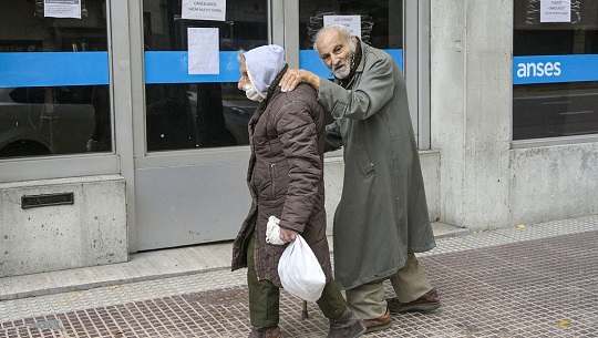 En Argentina suspenden el acceso a créditos sociales para jubilados y pensionados