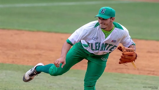 🎧 Regresa lanzador Hermes González por nuevos compromisos con el béisbol cienfueguero