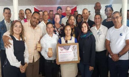 Reconocen en Cienfuegos a trabajadores de las Comunicaciones, la Informática y la Electrónica