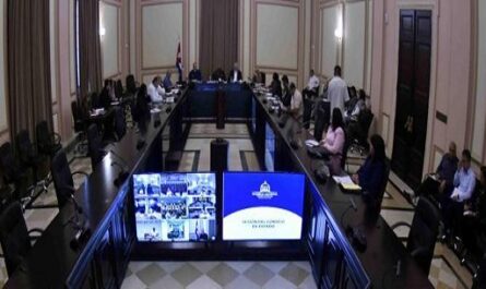 Consejo de Estado en Cuba analiza medidas para dinamizar la economía