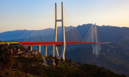 Puente sobre el río Beipan, maravilla de la ingeniería moderna china