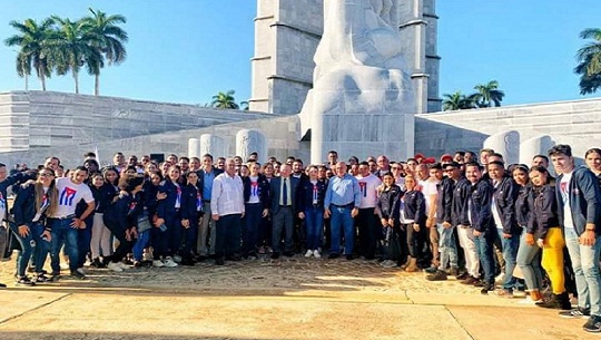 Saluda Díaz-Canel a delegación de Cuba a Festival de la Juventud