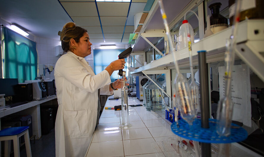Trabajan para acreditar laboratorio de empresa mixta Alficsa PLUS S.A de Cienfuegos 