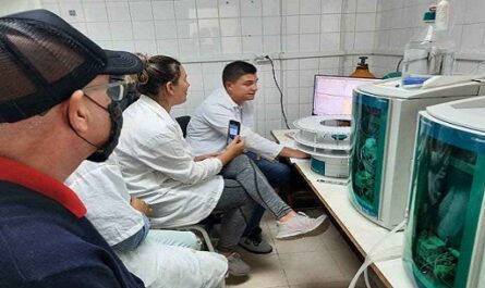 Experto internacional instala cromatógrafo iónico en Cuba