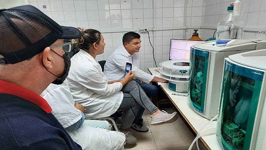 Experto internacional instala cromatógrafo iónico en Cuba