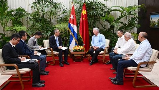 Dialogó Díaz-Canel con Embajador de China en Cuba