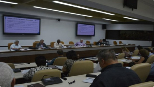 Participa Díaz-Canel en reunión del Ministerio de Finanzas y Precios