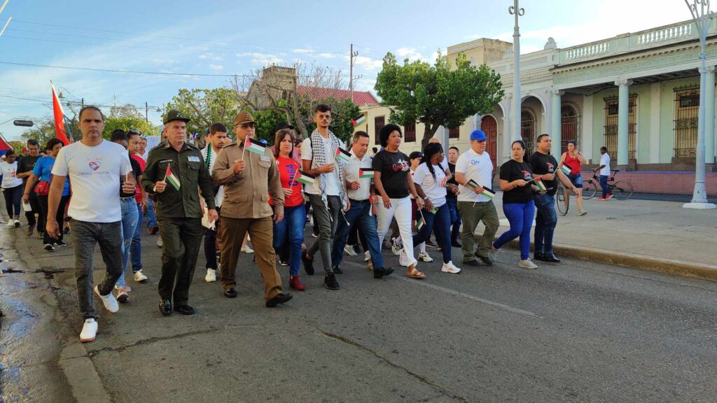 Marcha en solidaridad con los pobladores de la franja de Gaza, en Cienfuegos.