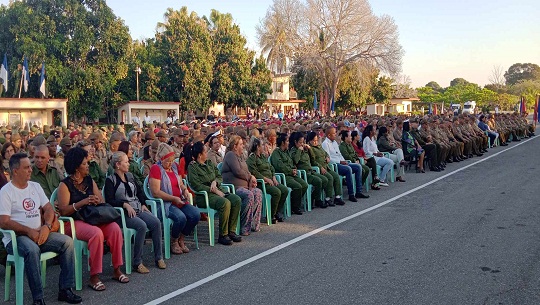 Evocan en Cienfuegos aniversario 63 del Ejército Central