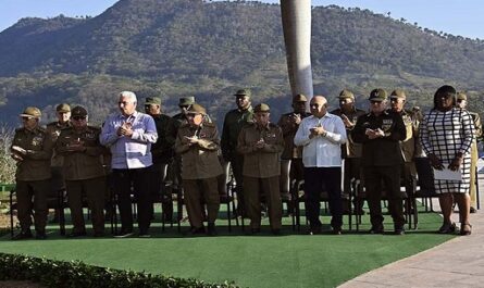 Asisten-Raul-y-Diaz-Canel-a-ceremonia-en-III-Frente-Oriental