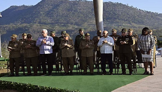 Asisten-Raul-y-Diaz-Canel-a-ceremonia-en-III-Frente-Oriental