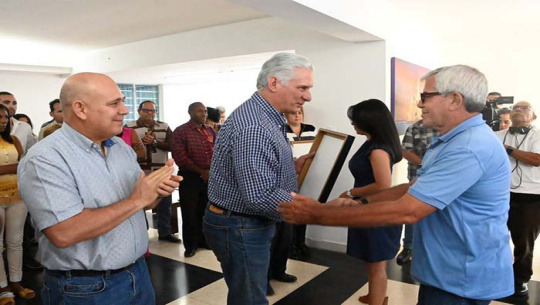Inauguró Presidente cubano nueva Empresa de Creación y Diseño