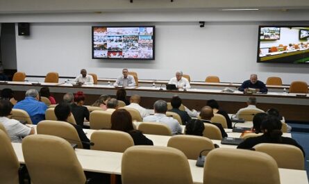 Realizan-analisis-de-trabajo-en-Cuba-en-el-2023