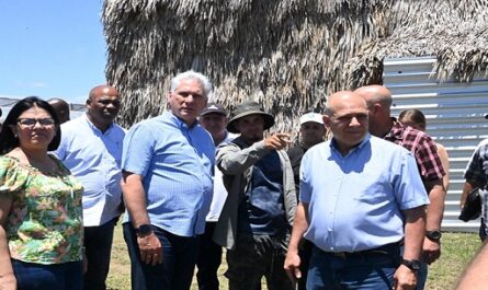 Recorrido-Presidente-cubano-por-entidades-economicas-del-centro-del-pais