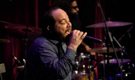 Nelson-Valdes-alzo-la-voz-en-Bellas-Artes