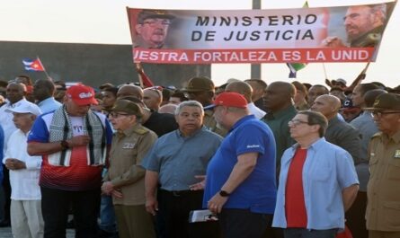 Presiden-Raul-Castro-y-Diaz-Canel-concentracion-por-1-de-mayo-en-Cuba