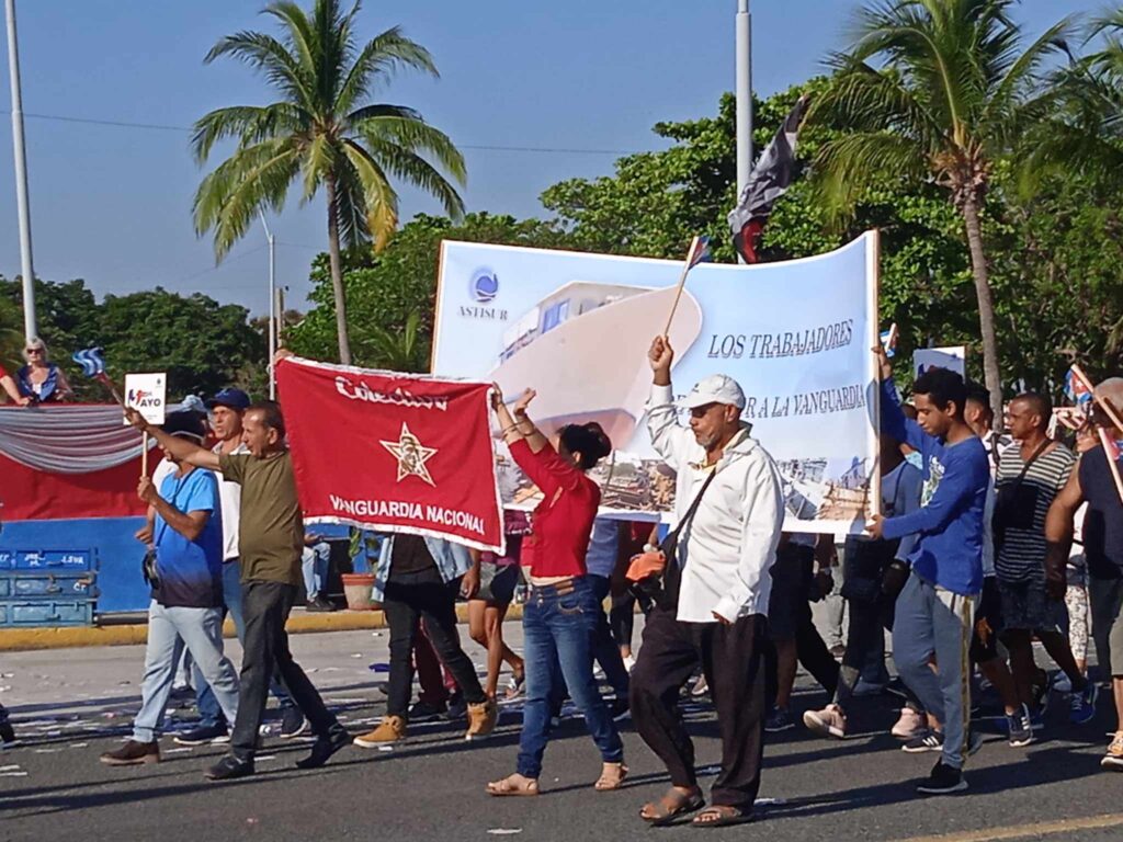 Desfile por el 1ro de mayo en Cienfuegos. Foto Luz González Forcades