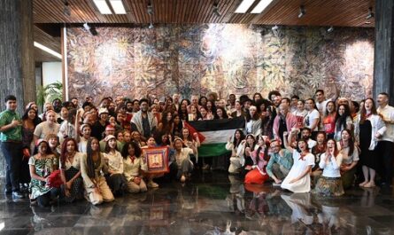 Encuentro-de-Diaz-Canel-con-jovenes-que-estan-cambiando-el-mundo