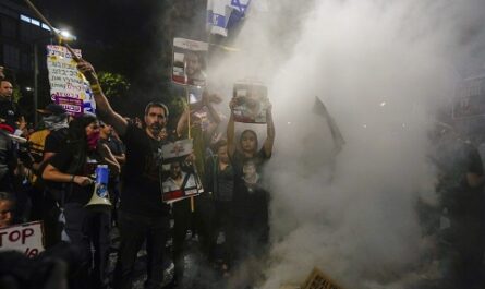 La-Policia-dispersa-con-la-fuerza-a-miles-de-israelies-que-demandan-la-renuncia-de-Netanyahu