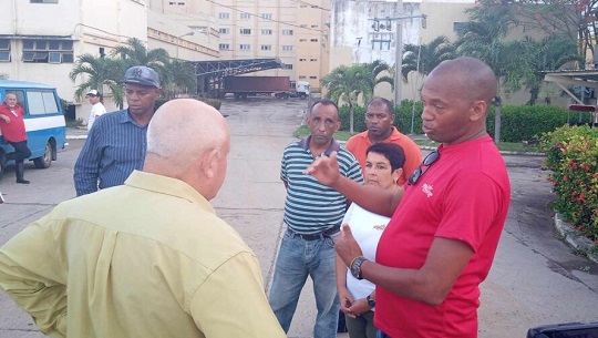 Recorre Vice primer ministro cubano empresas de zona industrial de Cienfuegos