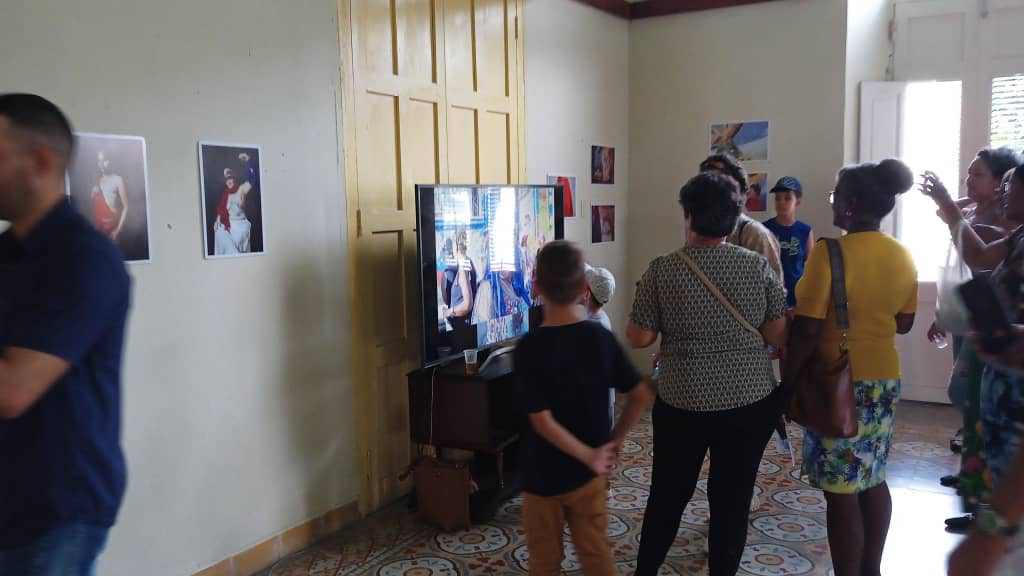 Exposición fotográfica "Mariposas",abierta al público en la sala transitoria del Museo Histórico Provincial de Cienfuegos.