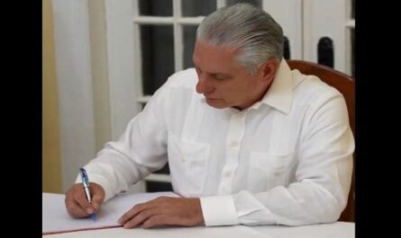 Firman en Cuba libro de condolencias por deceso de Nguyen Phu Trong