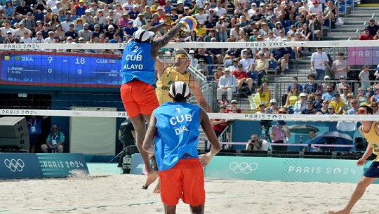Diaz-y-Alayo-demoledor-desquite-en-el-voleibol-de-playa-olimpico