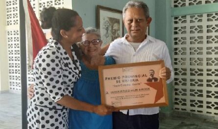 Reconocen-quehacer-de-historiadores-cienfuegueros
