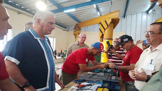 Presidente de Cuba en permanente diálogo con trabajadores y pueblo