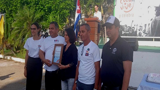 Reconocen en Cienfuegos a trabajadores del sector petrolero