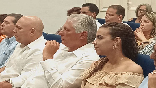 Participa Díaz-Canel en presentación de libro en homenaje a Fidel