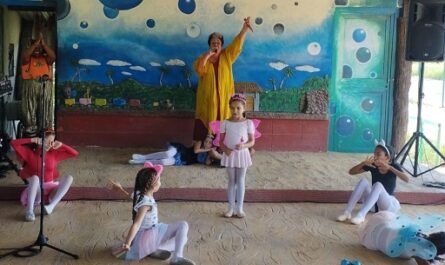 Recorre-comunidades-de-Cienfuegos-gira-veraniega-de-la-cantautora-Rosa-Campo