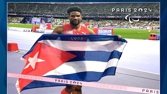 Celebra Díaz-Canel presea de oro de Guillermo Varona