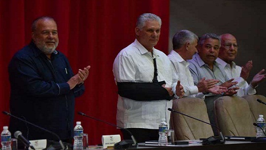 Asiste Díaz-Canel a la celebración de los 45 años del Palacio