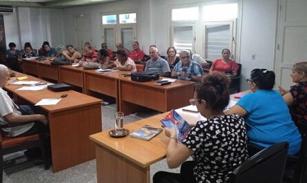 Evalúan en Cienfuegos solución a planteamientos del pueblo
