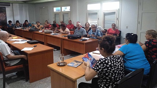 Evalúan en Cienfuegos solución a planteamientos del pueblo