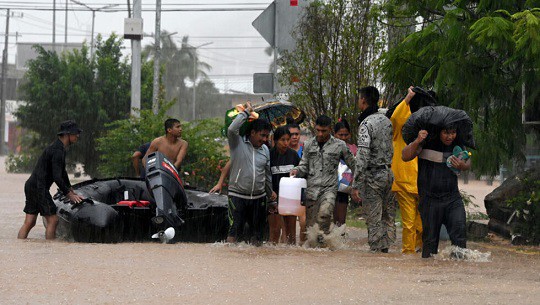 Mas-de-una-veintena-de-muertos-tras-el-paso-de-huracan-John-por-el-sur-mexicano