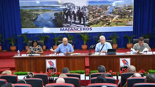 Asiste Díaz-Canel a reunión partidista en provincia de Cuba