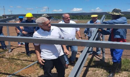 Recorre-director-de-la-Union-Electrica-sitios-vitales-en-Cienfuegos-para-la-generacion-del-pais