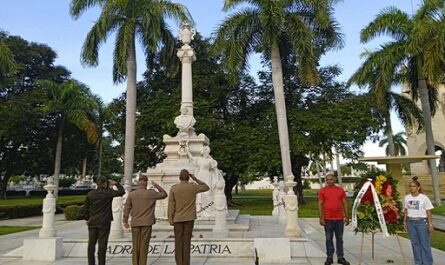 Ofrendas florales a Céspedes y Martí en Santiago de Cuba